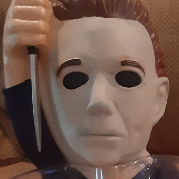 Michael Myers Halloween Greeter - Picture 5 of 15